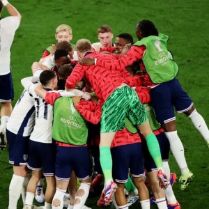 澳门银河娱乐-双雄对阵，欧洲足球赛场掀起波澜的简单介绍